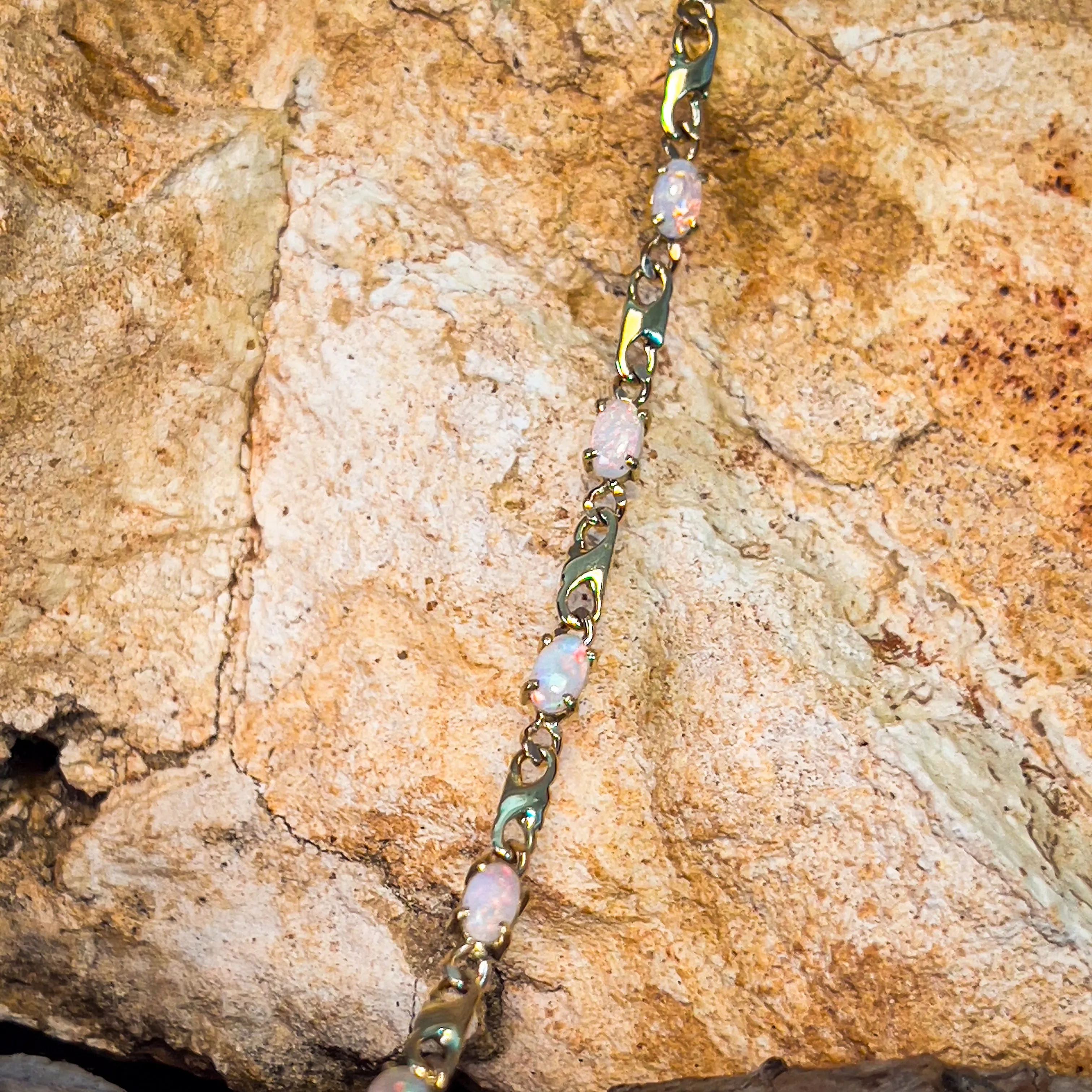 18KT Yellow Gold 2ct Crystal Opal bracelet