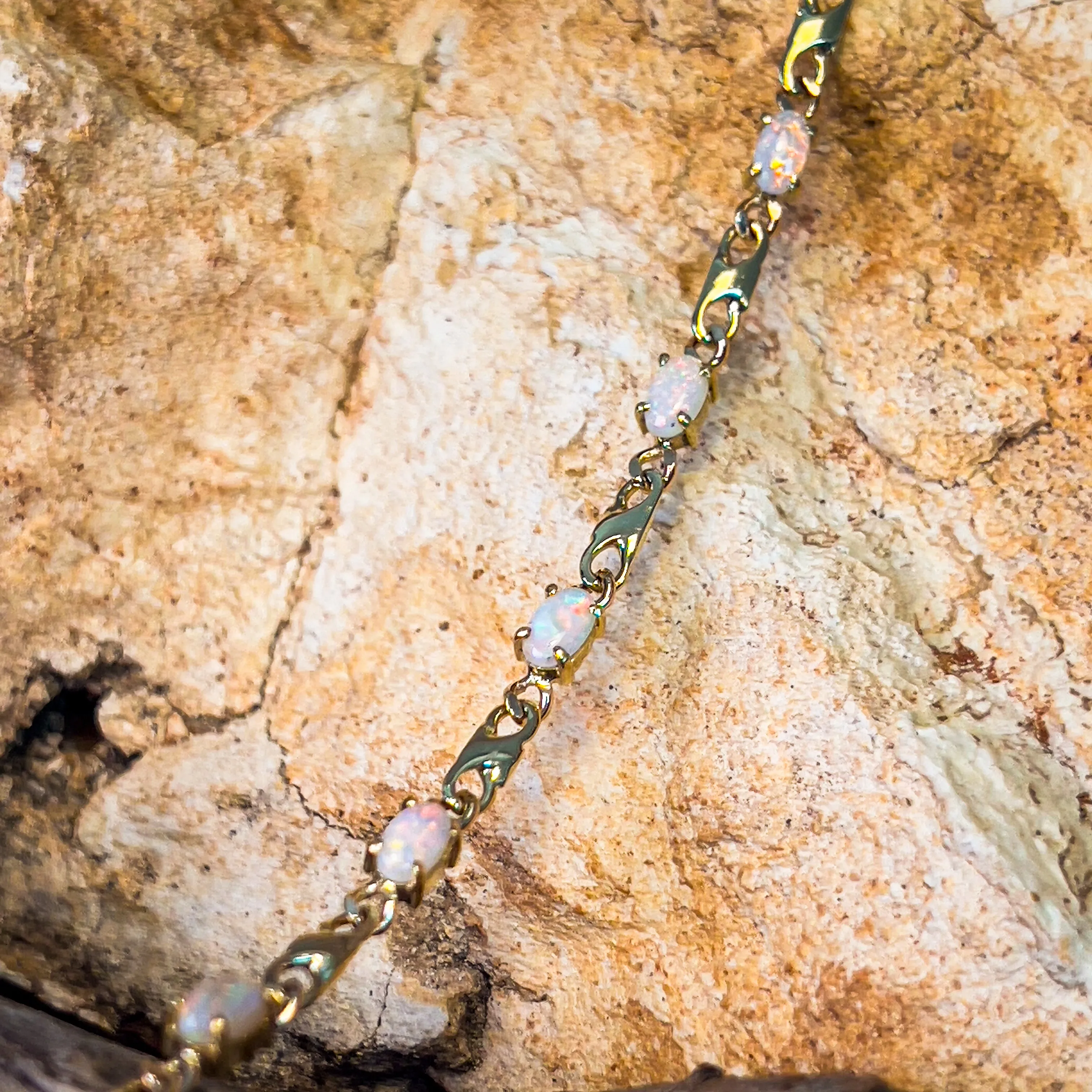 18KT Yellow Gold 2ct Crystal Opal bracelet