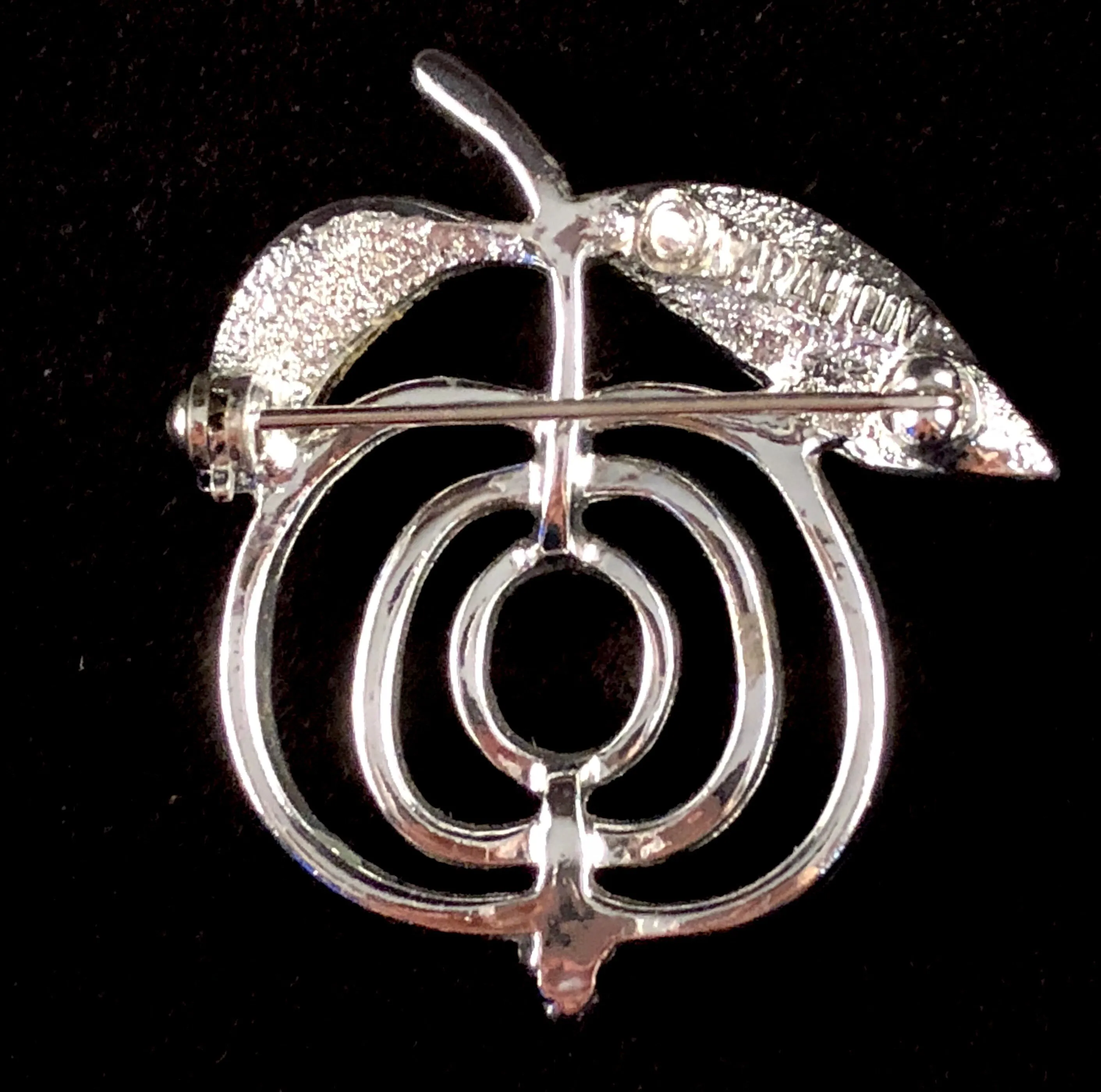 1972 Sarah Coventry Saucy Brooch (Silver)