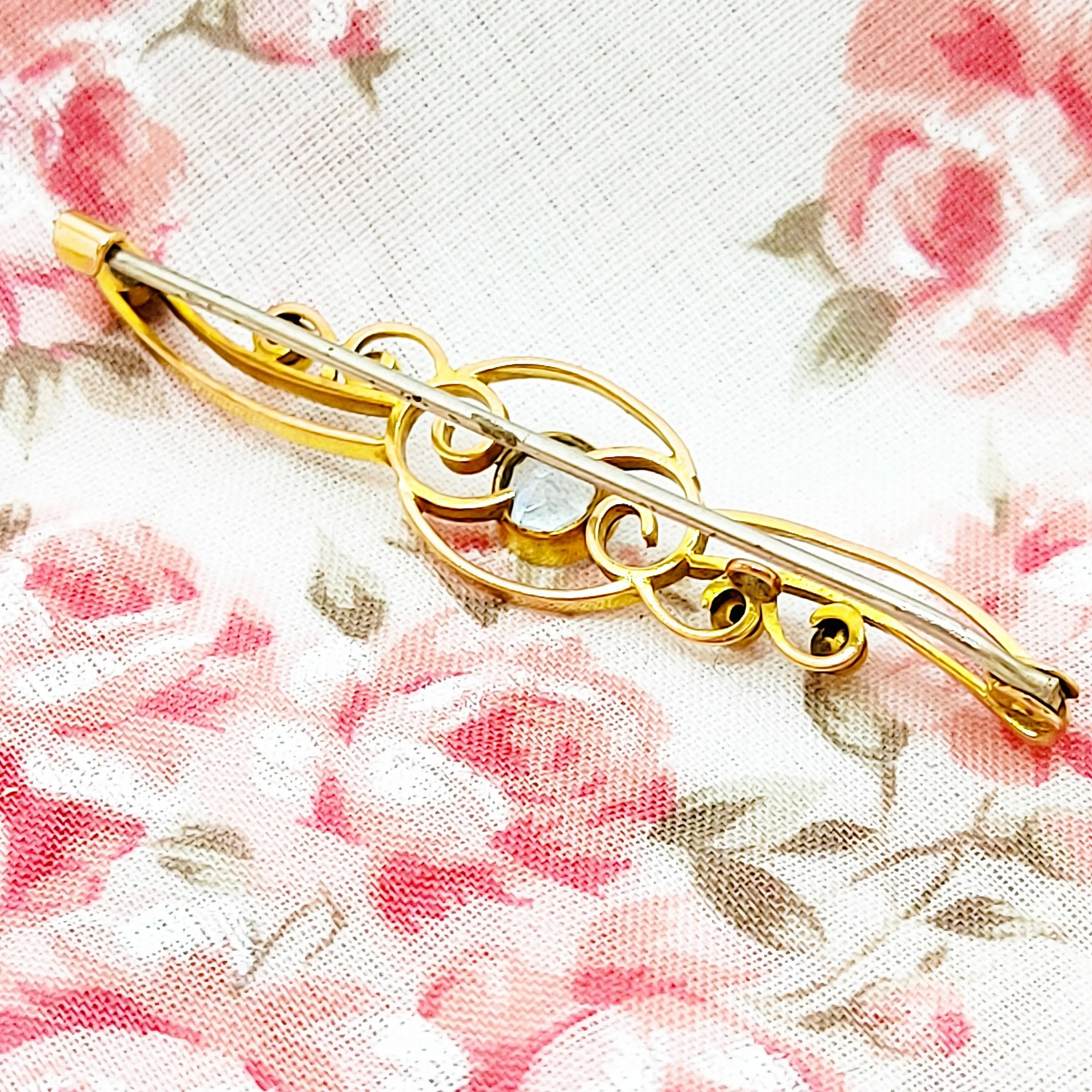 9ct Gold & Faux Aquamarine Bar Brooch