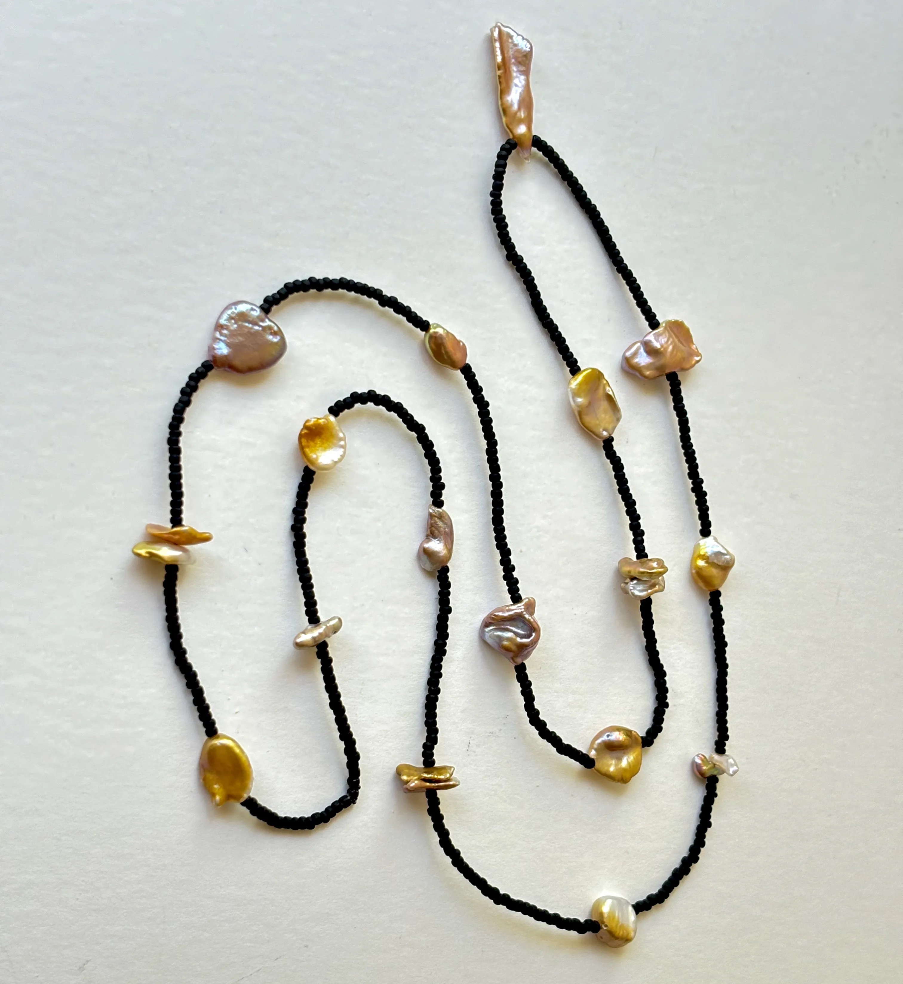 KESHI MATTE BLACK SEED BEAD 28" NATURAL PEARL NECKLACE