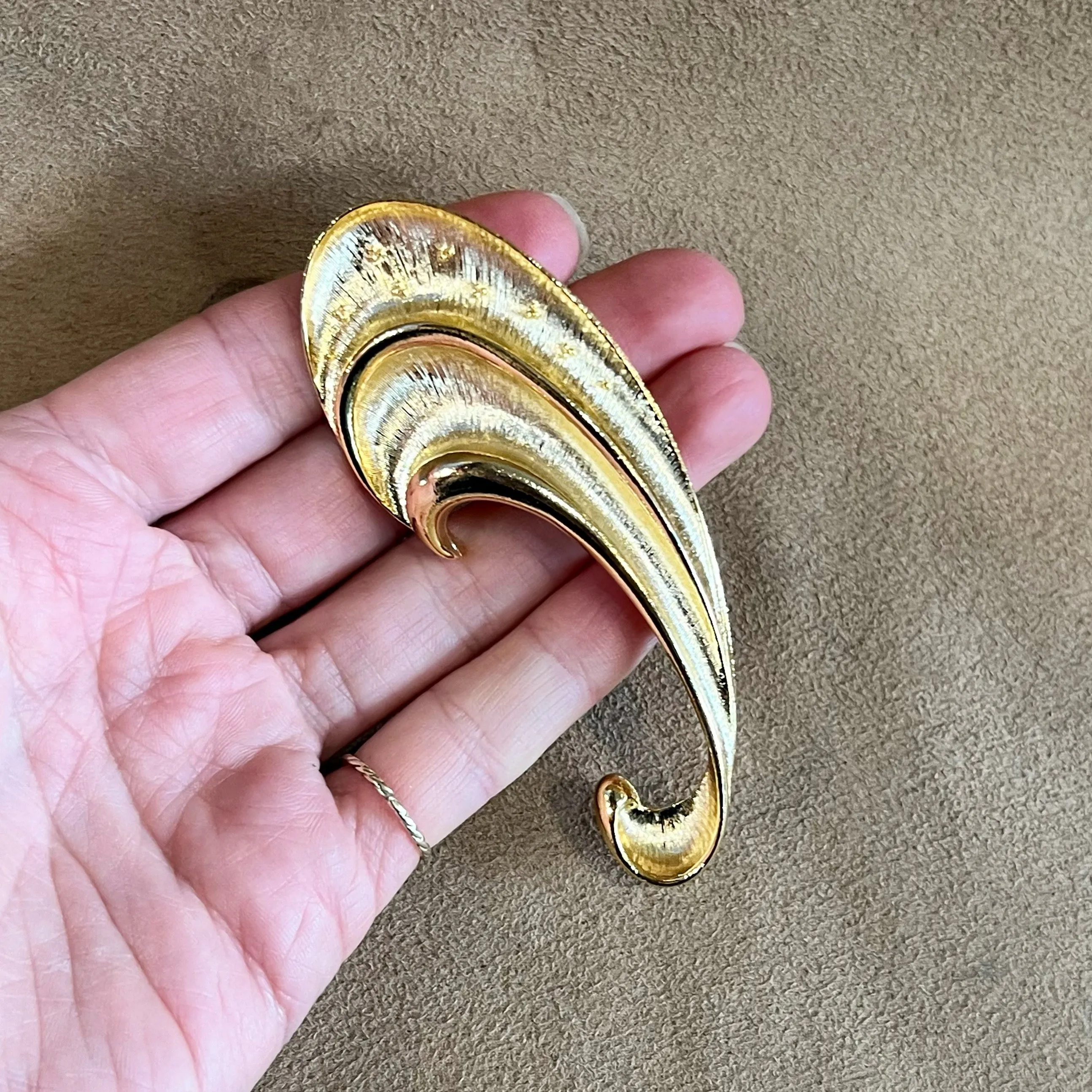 Large Gold Swirl Vintage Brooch 1970s