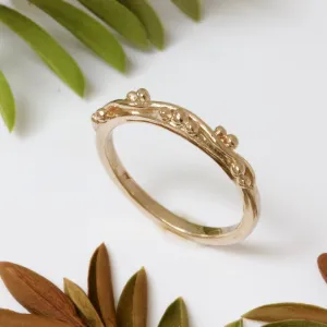 Nature Wavy Vine Ring, Vine and Berry Wedding Ring