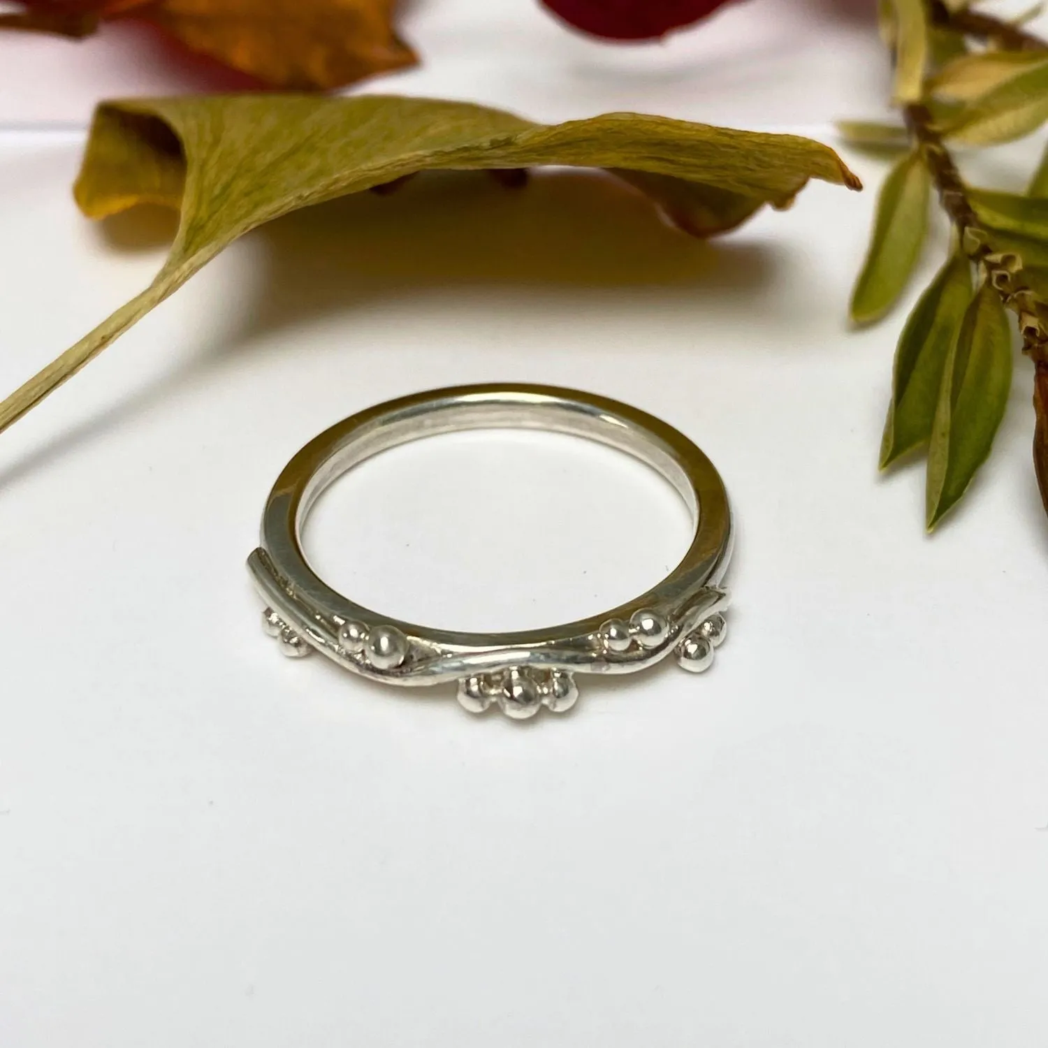 Nature Wavy Vine Ring, Vine and Berry Wedding Ring