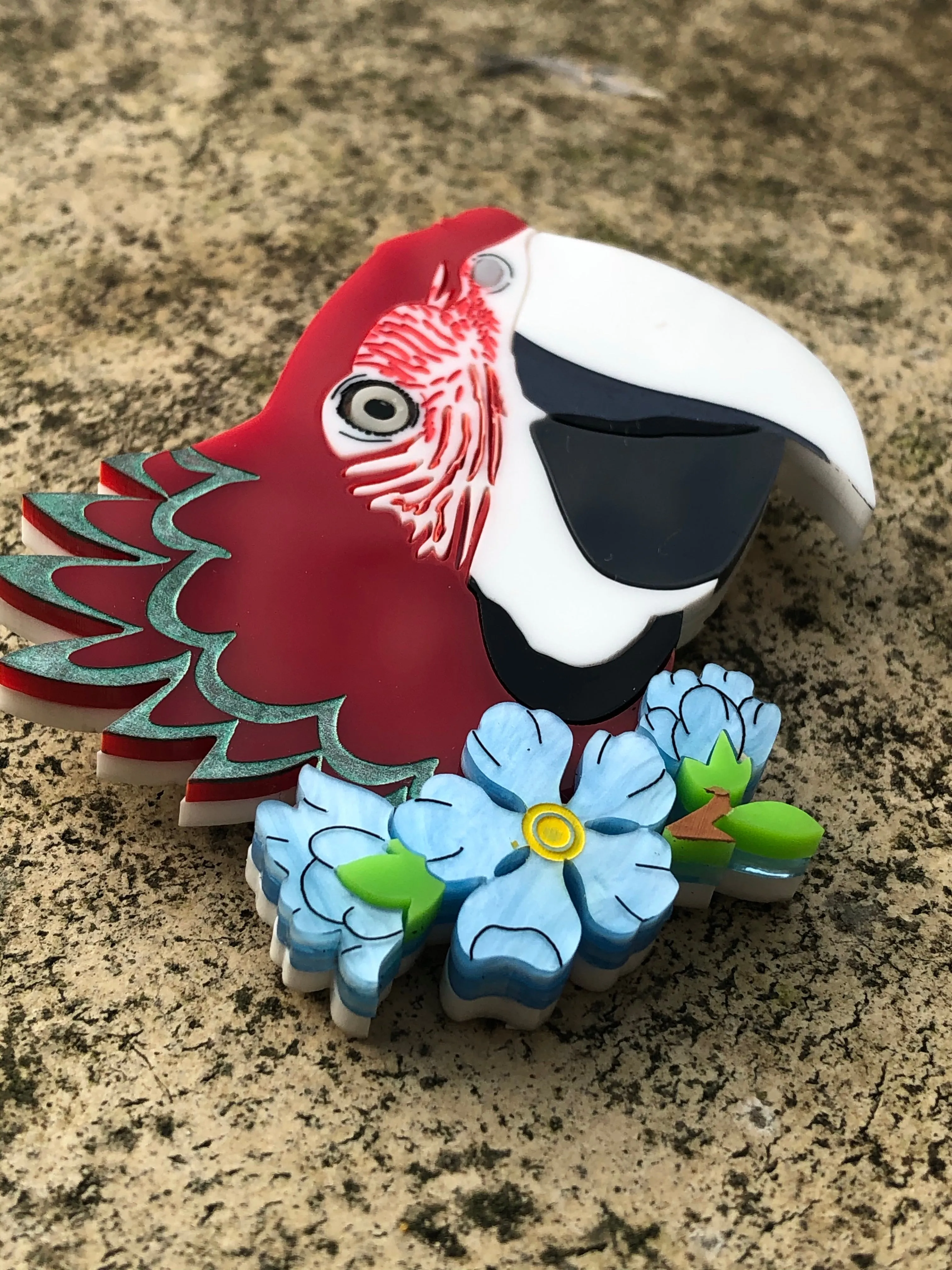 Peek a Boo Elmo Macaw Brooch