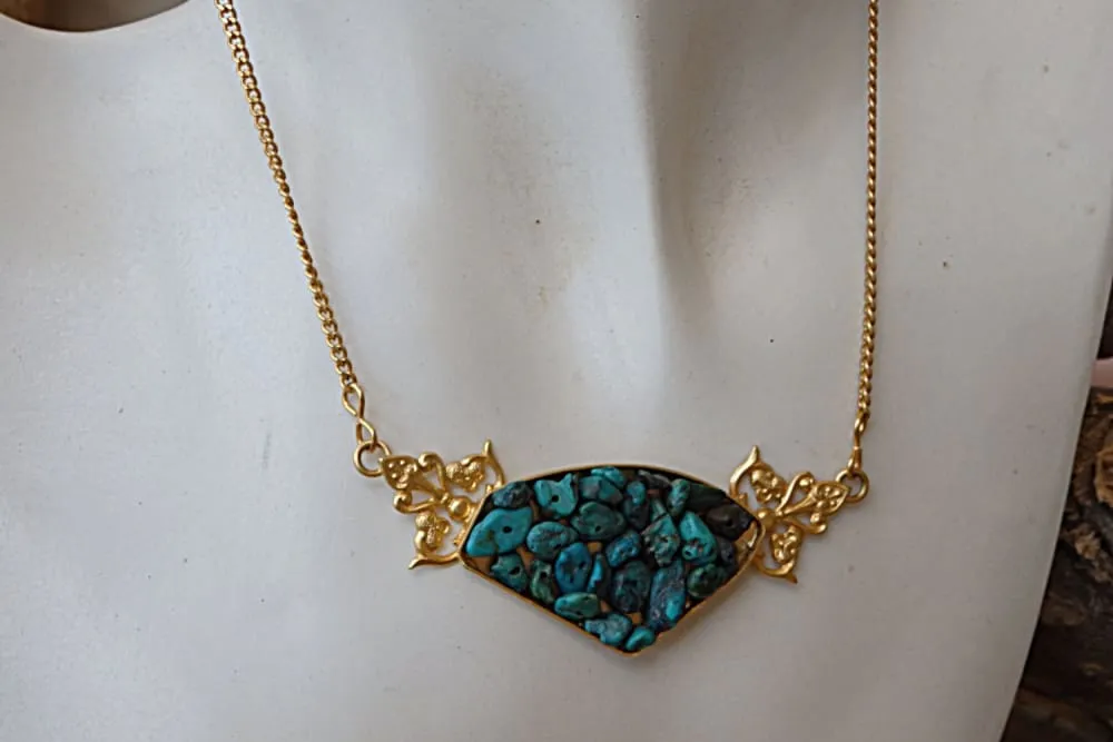 Turquoise Chip Beaded Necklace.