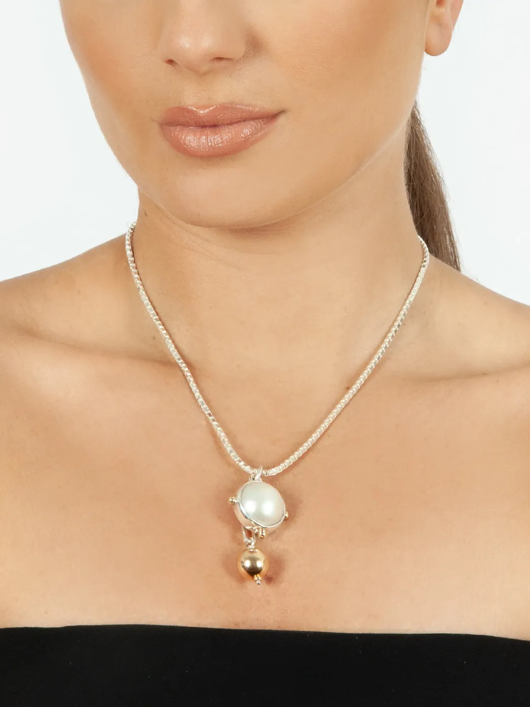 Venus Pearl Drop Necklace