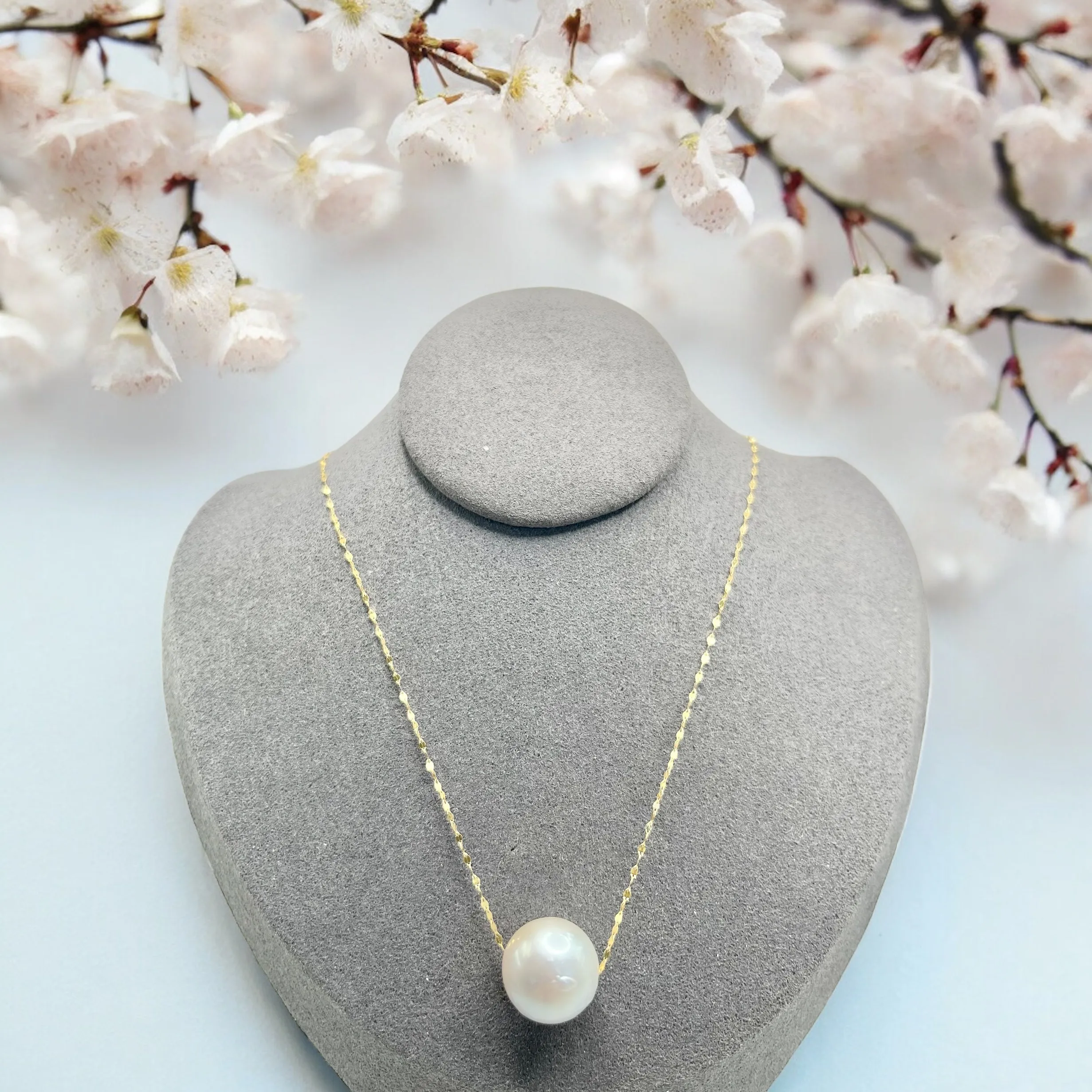 WHITE SOUTH SEA PEARL NECKLACE